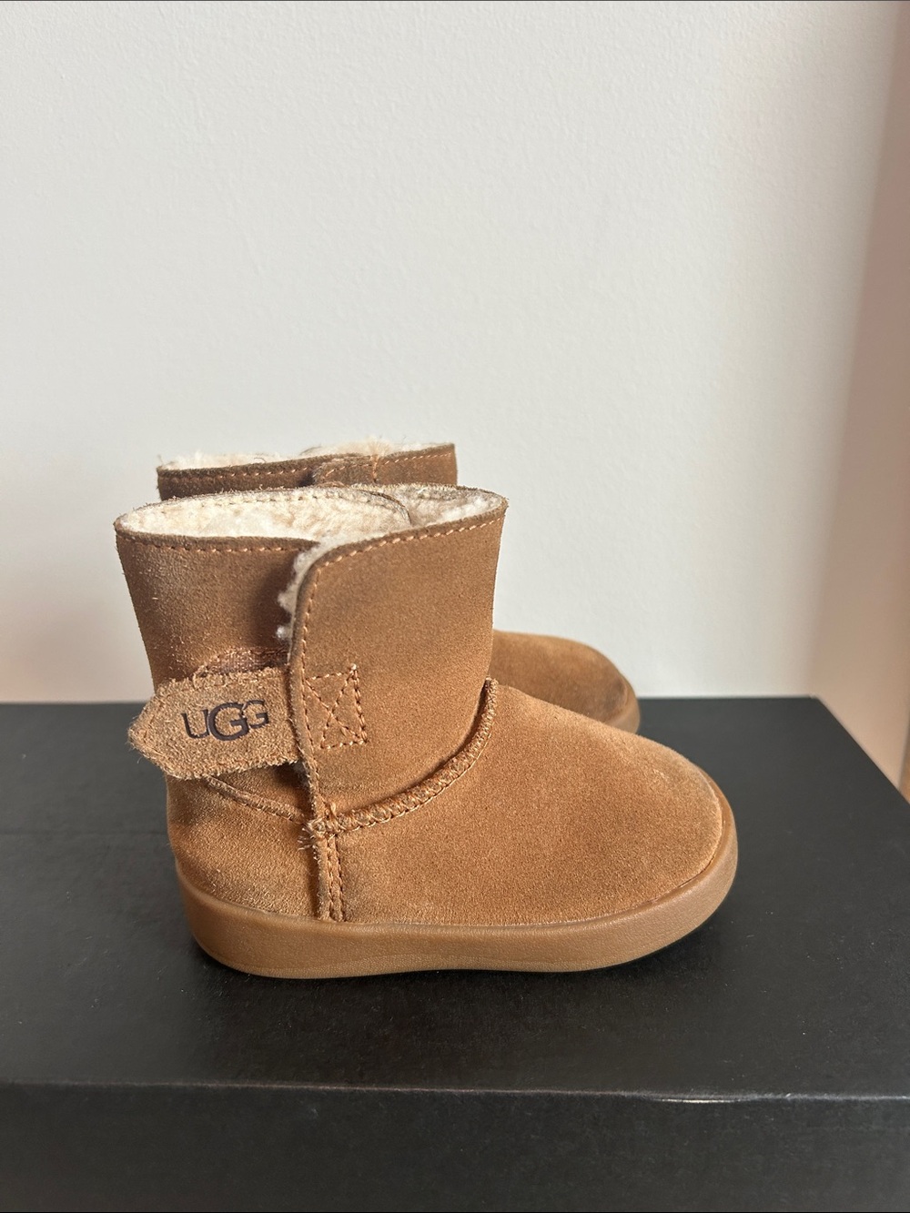 UGG Baby Classic- Chestnut Brown size 4